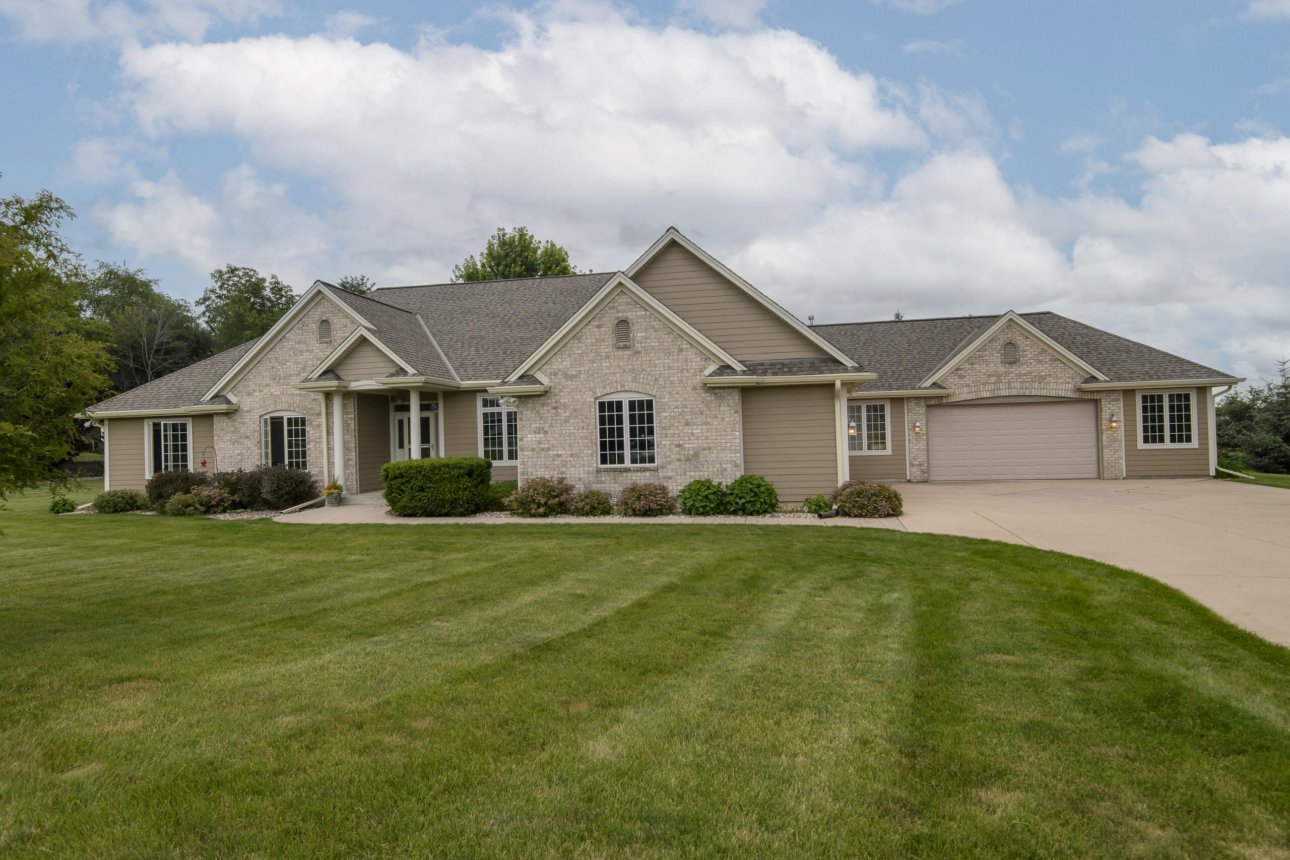N5158 Union Hill Road Concord, WI 53066 - Photo 2 of 61 Front