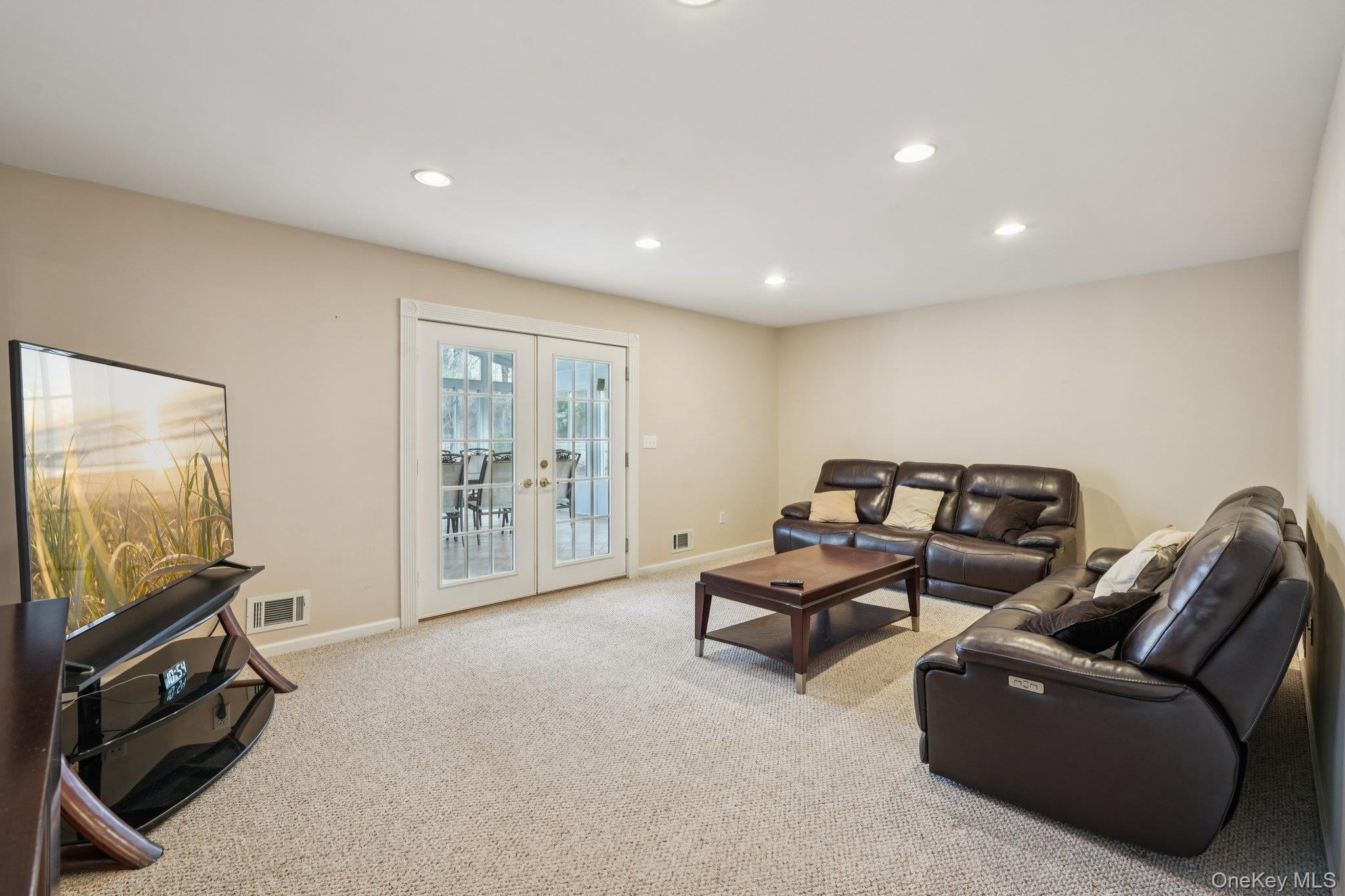 23 Oriole Road New City, NY 10956 - Photo 6 of 43 a living room with furniture and a flat screen tv
