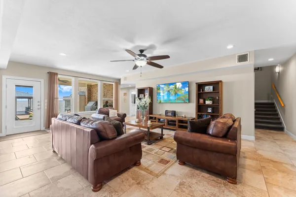$1,199,000 | 462 Bridgelanding, Onalaska, TX 77360