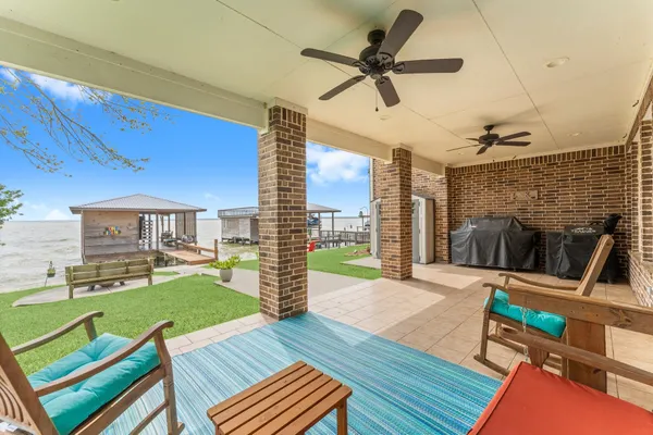 $1,199,000 | 462 Bridgelanding, Onalaska, TX 77360