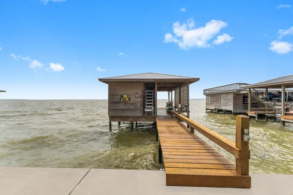 $1,199,000 | 462 Bridgelanding, Onalaska, TX 77360