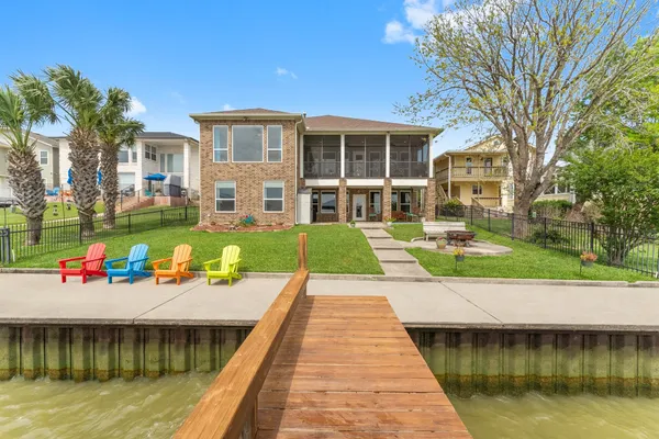 $1,199,000 | 462 Bridgelanding, Onalaska, TX 77360