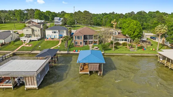 $1,199,000 | 462 Bridgelanding, Onalaska, TX 77360