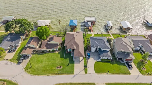 $1,199,000 | 462 Bridgelanding, Onalaska, TX 77360