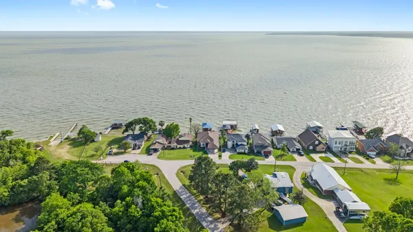 $1,199,000 | 462 Bridgelanding, Onalaska, TX 77360