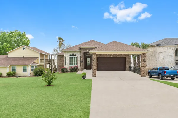 $1,199,000 | 462 Bridgelanding, Onalaska, TX 77360