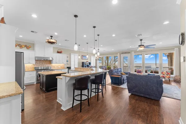 $1,199,000 | 462 Bridgelanding, Onalaska, TX 77360