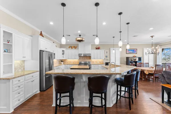 $1,199,000 | 462 Bridgelanding, Onalaska, TX 77360