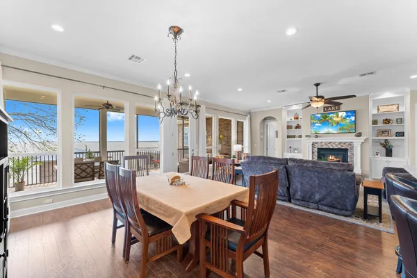 $1,199,000 | 462 Bridgelanding, Onalaska, TX 77360