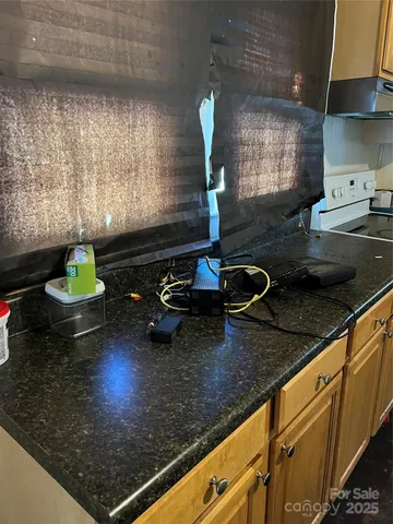 a view of empty room with window