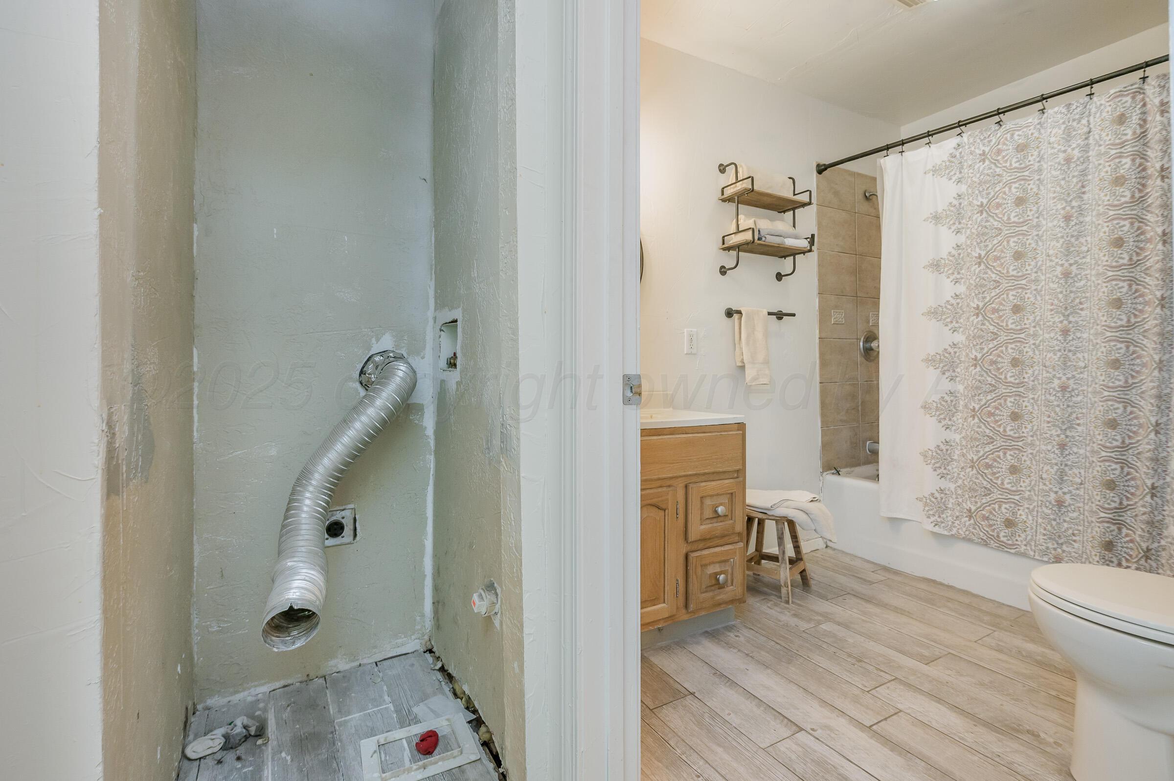 1004 Hillcrest Street Amarillo, TX 79106 - Photo 13 of 17 Laundry