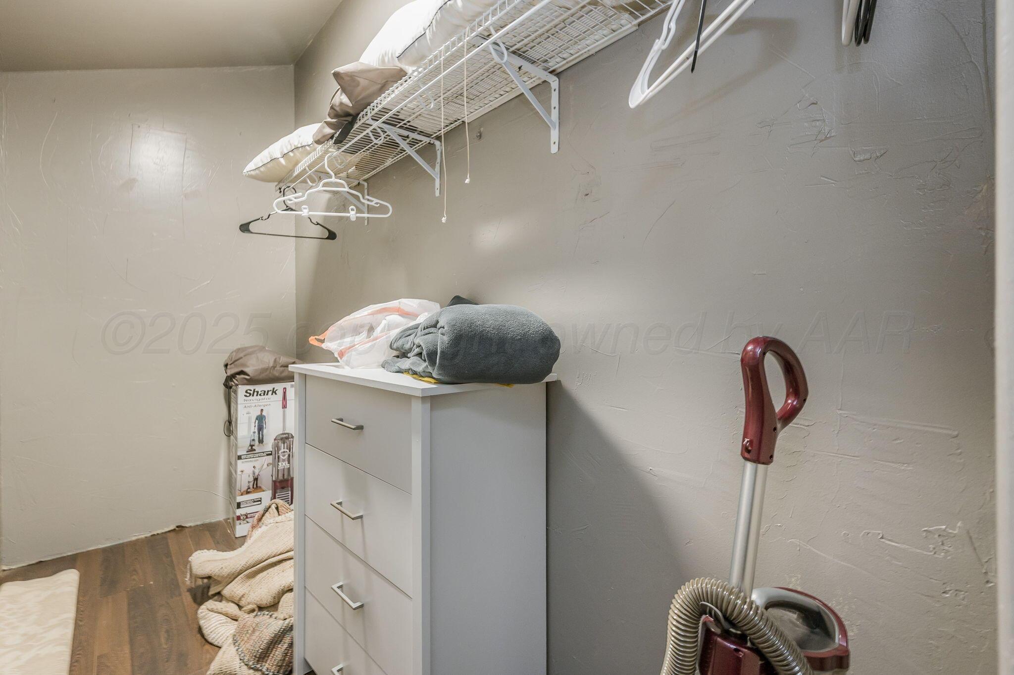 1004 Hillcrest Street Amarillo, TX 79106 - Photo 15 of 17 Master Closet