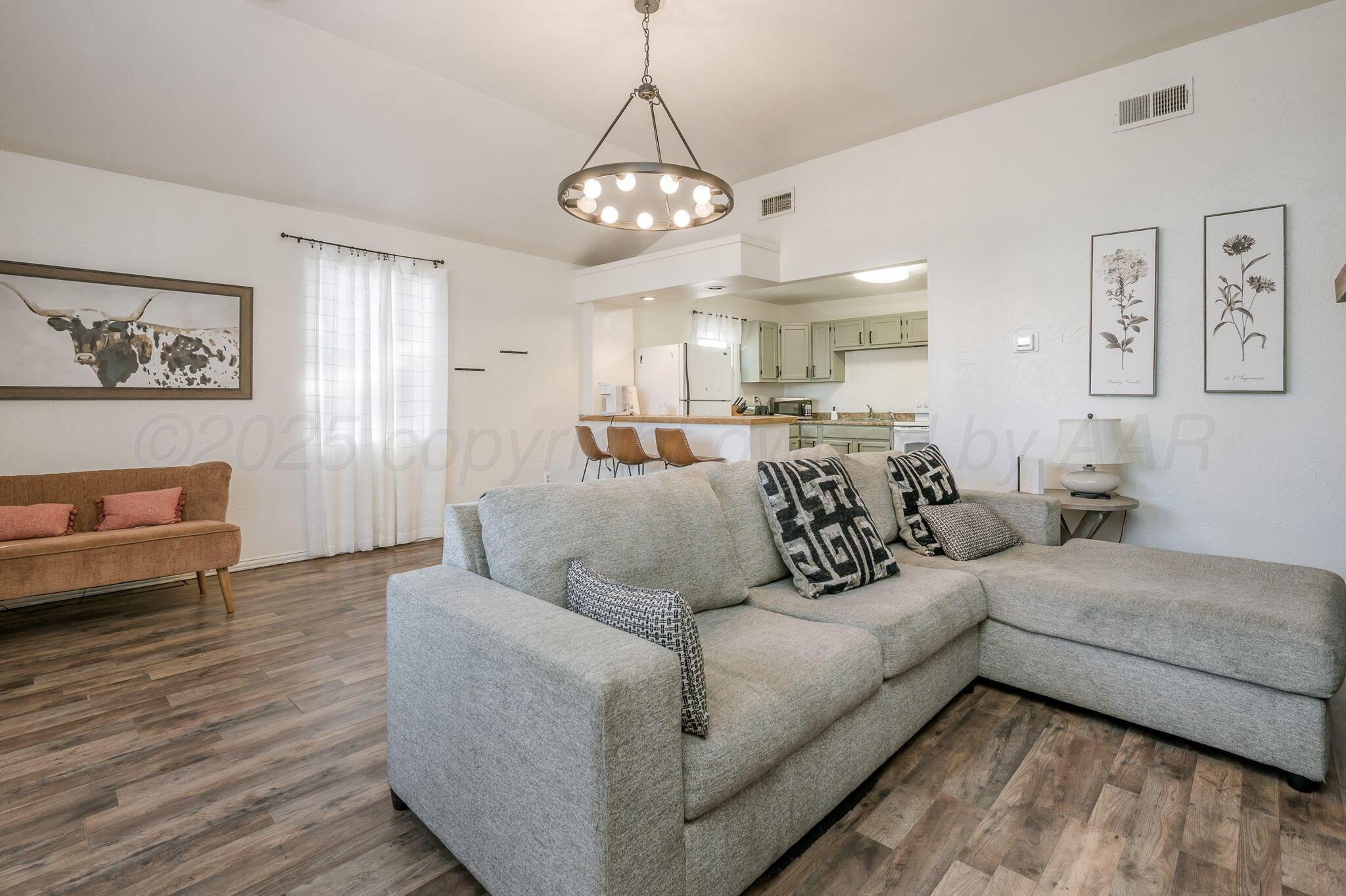 1004 Hillcrest Street Amarillo, TX 79106 - Photo 4 of 17 Living Room-2