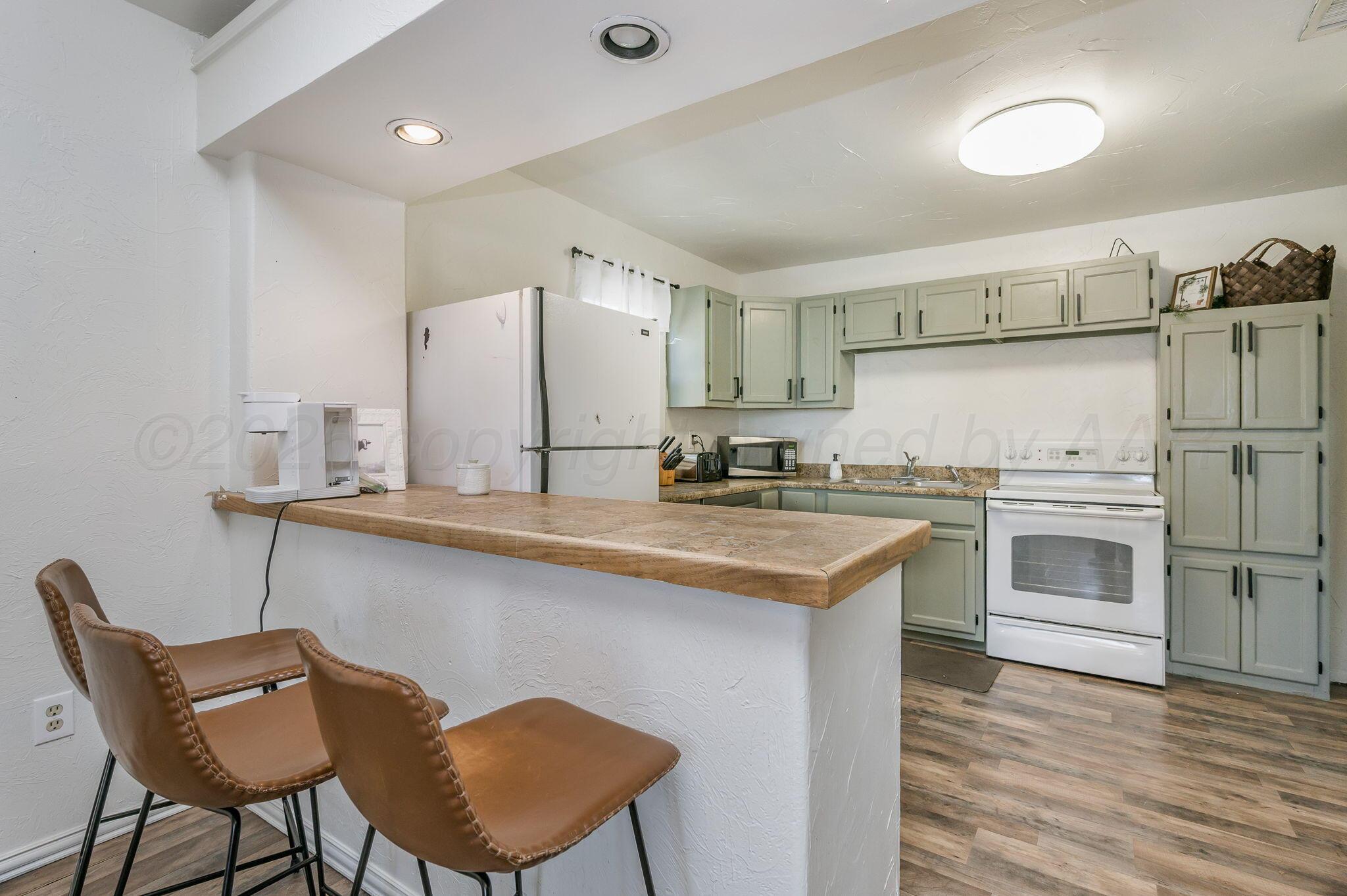 1004 Hillcrest Street Amarillo, TX 79106 - Photo 6 of 17 Kitchen