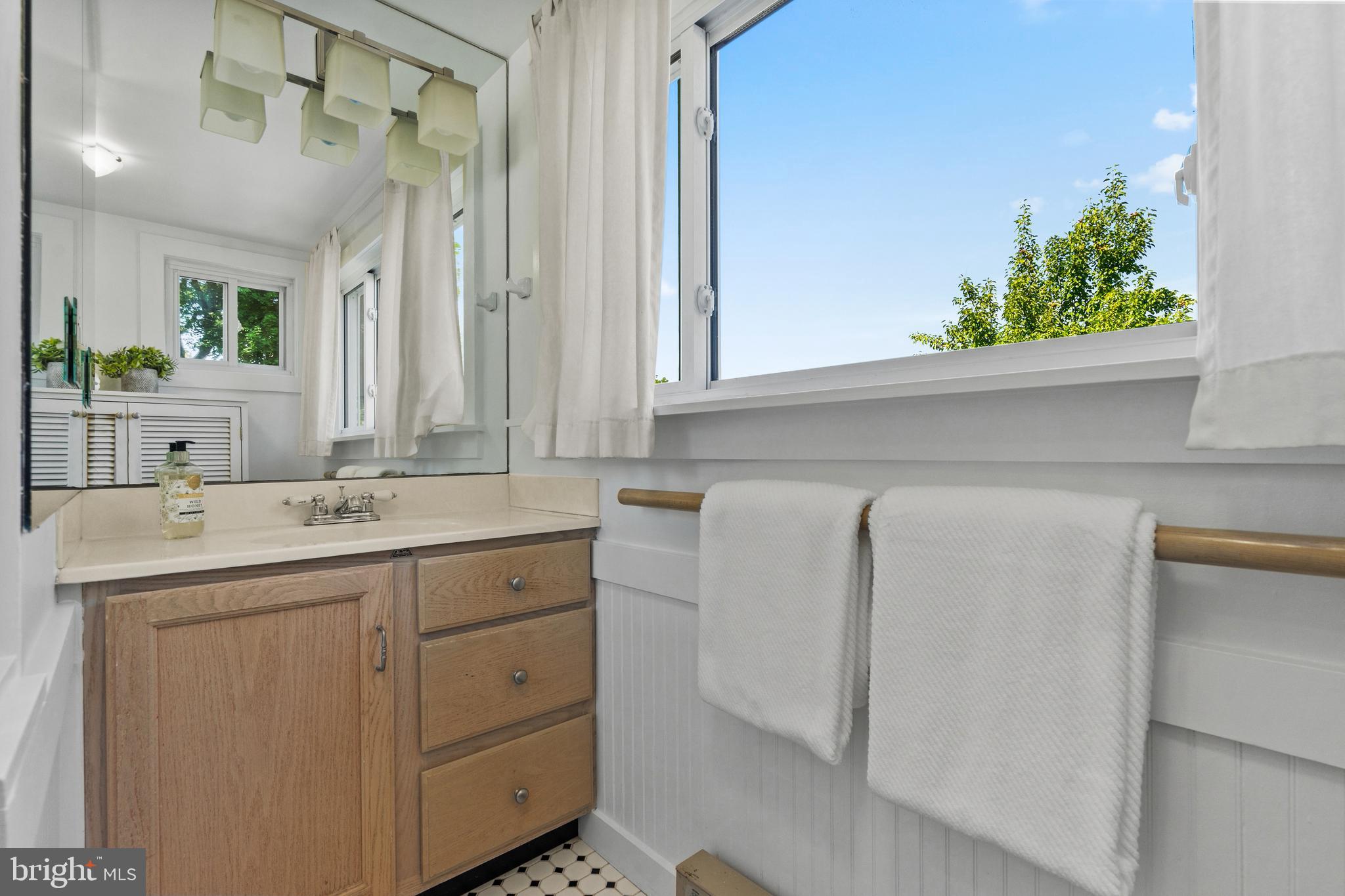 736 Dennis Avenue Silver Spring, MD 20901 - Photo 22 of 34 Full Primary Bathroom