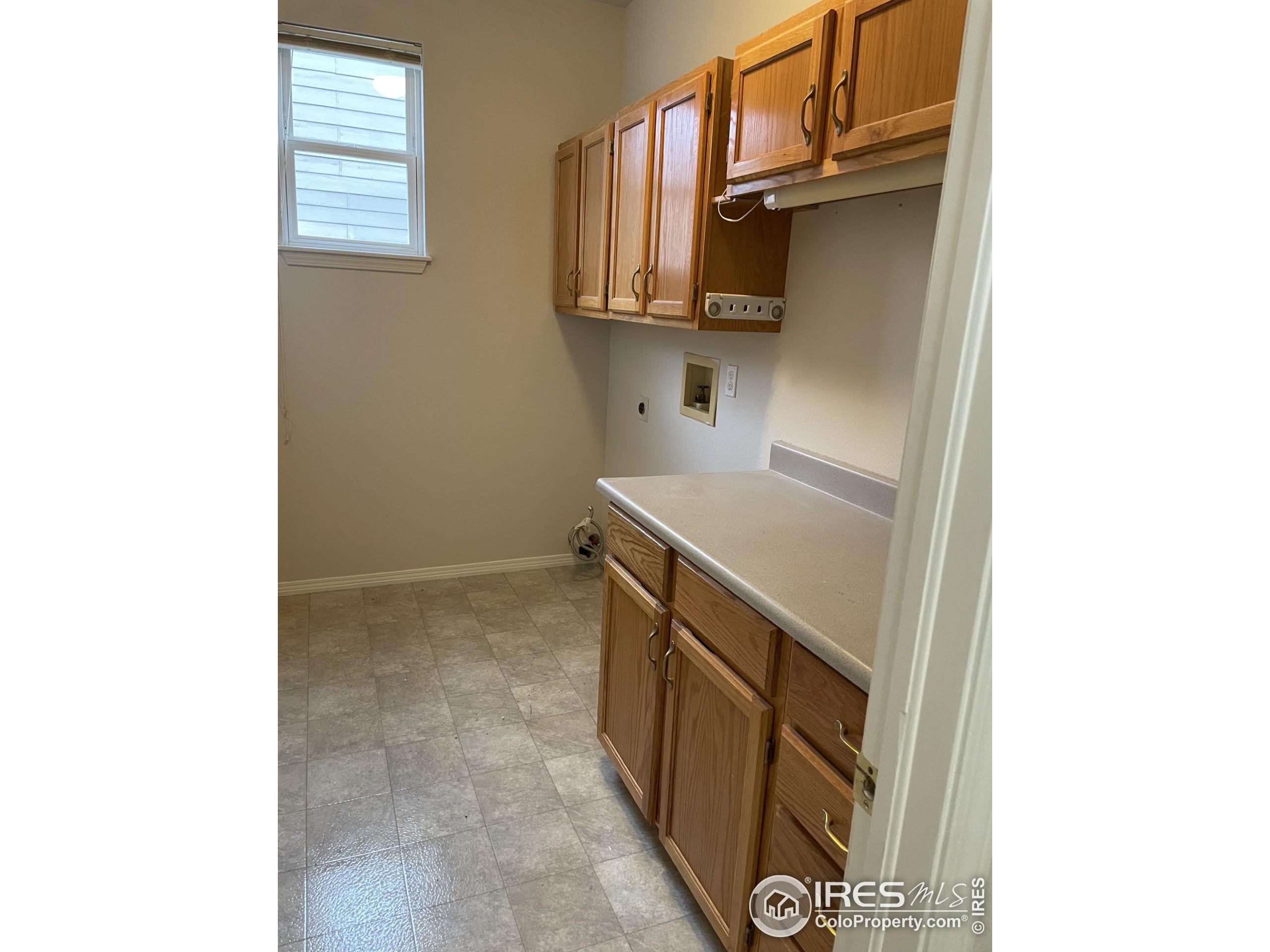 613 Rider Ridge Drive Longmont, CO 80504 - Photo 12 of 34 a kitchen with stainless steel appliances granite countertop a sink and a stove