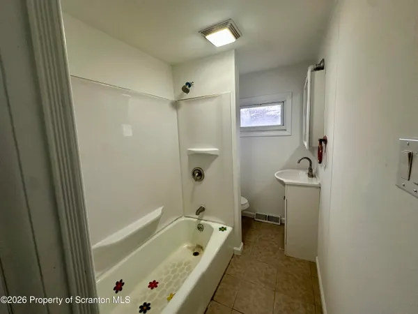 $1,200 | 194 Nicholson Street, Wilkes Barre, PA 18702