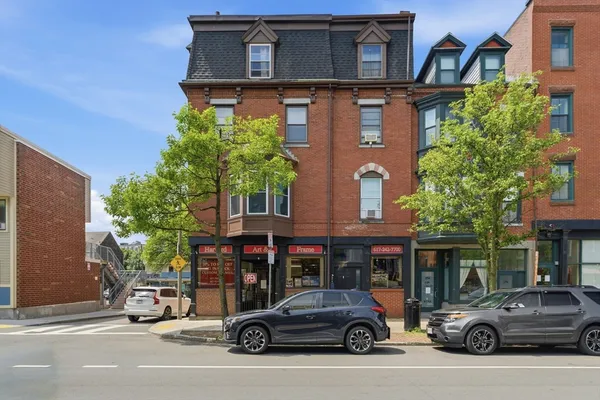 $3,950 | 250-252 Main Street, Unit 3R, Boston, MA 02129