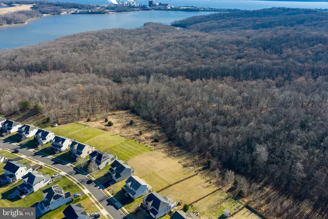 a view of a backyard of the house