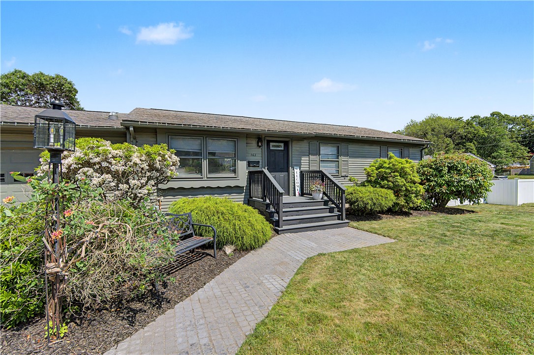162 Larchmont Road Warwick, RI 02886 - Photo 4 of 36