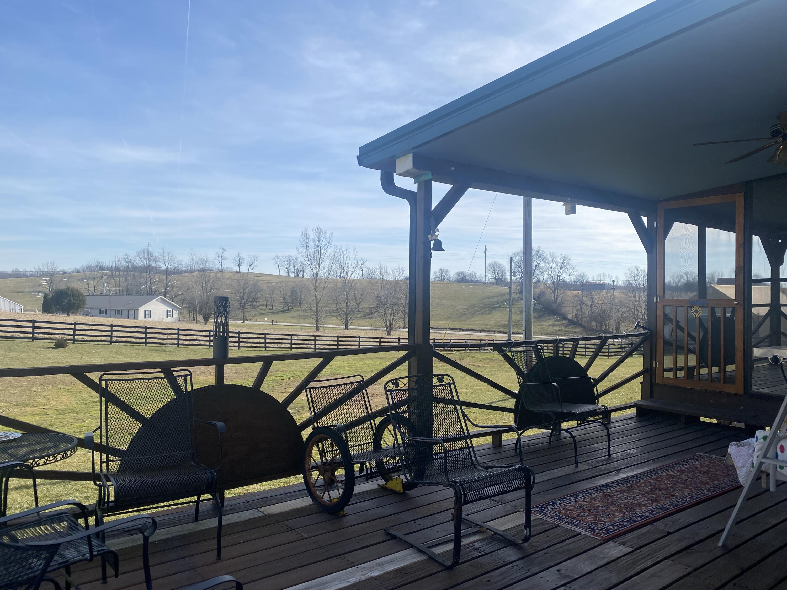 180 Dog Walk Road Cynthiana, KY 41031 - Photo 2 of 37 IMG_5500