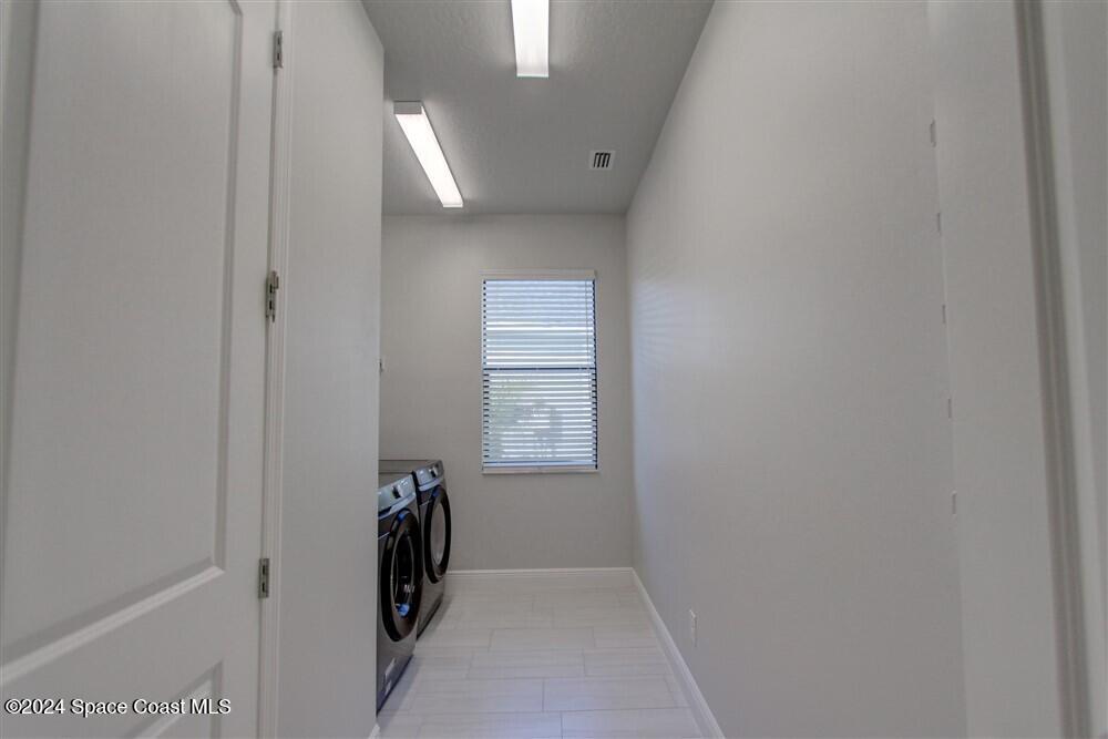 3267 Addison Drive Melbourne, FL 32940 - Photo 9 of 37 a view of hallway with window