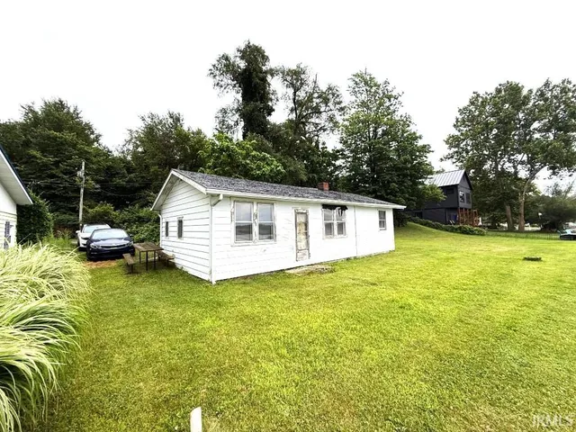 $294,900 | 7080 South 80th Street East, Wolcottville, IN 46795