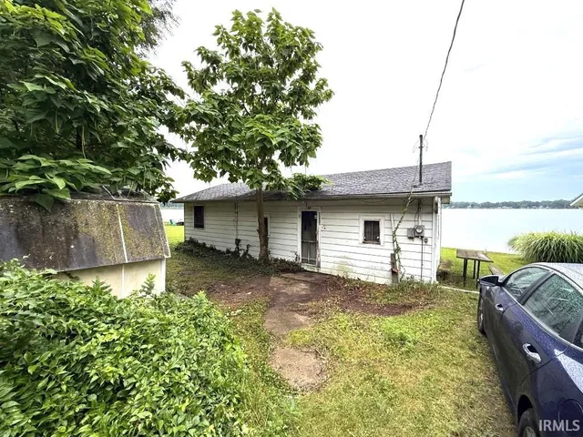 $294,900 | 7080 South 80th Street East, Wolcottville, IN 46795