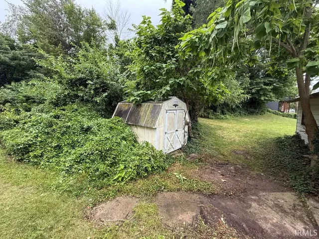 $294,900 | 7080 South 80th Street East, Wolcottville, IN 46795