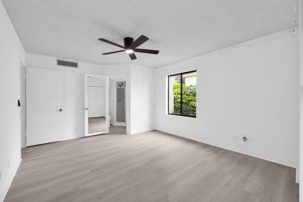 150 Pineview Road, Unit J6 Jupiter, FL 33469 - Photo 16 of 27 011_xXcI