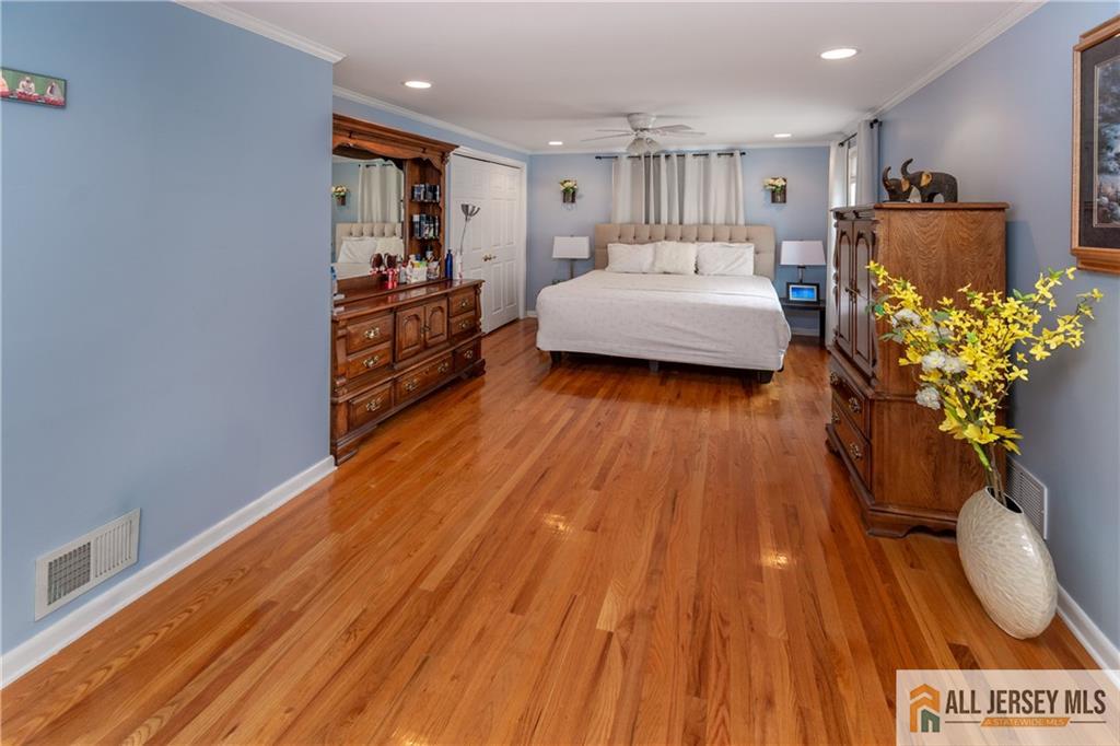 429 Edgeworth Street Middlesex, NJ 08846 - Photo 11 of 23 a bedroom with a bed and a dresser