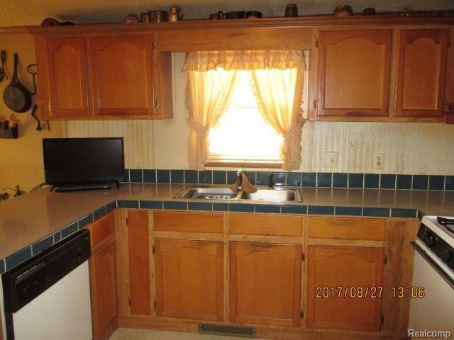 716 Goodrich Road Fostoria, MI 48435 - Photo 3 of 24 IMG_2601 (Small).JPG
