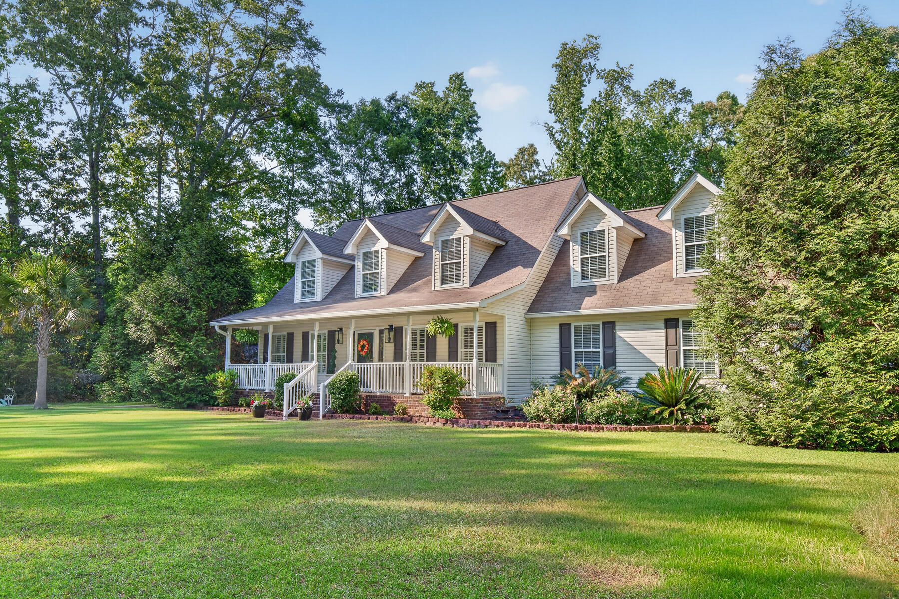28 Santee Lakes Court Elloree, SC 29047 - Photo 4 of 68 side view right