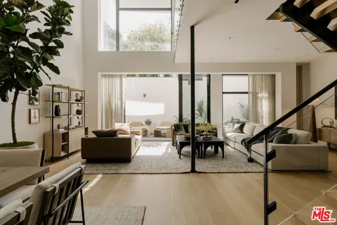 $2,925,000 | 702 North Doheny Drive, Unit TH5, West Hollywood, CA 90069