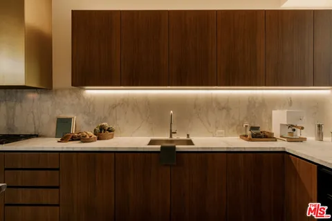 $2,925,000 | 702 North Doheny Drive, Unit TH5, West Hollywood, CA 90069