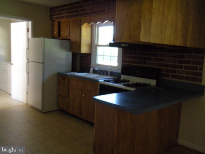 6015 Cracklingtown Road Hughesville, MD 20637 - Photo 5 of 18 Kitchen