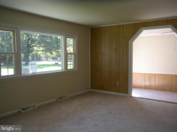 6015 Cracklingtown Road Hughesville, MD 20637 - Photo 6 of 18 Living Room