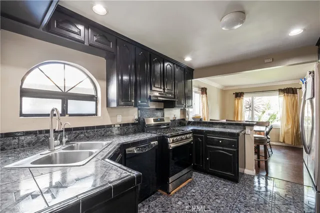 $829,900 | 1037 South Tajauta Avenue, Compton, CA 90220