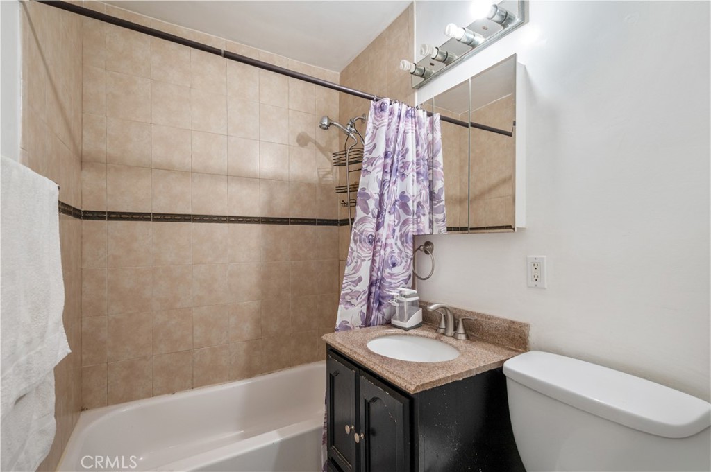 1037 South Tajauta Avenue Compton, CA 90220 - Photo 14 of 35 Hallway Bathroom