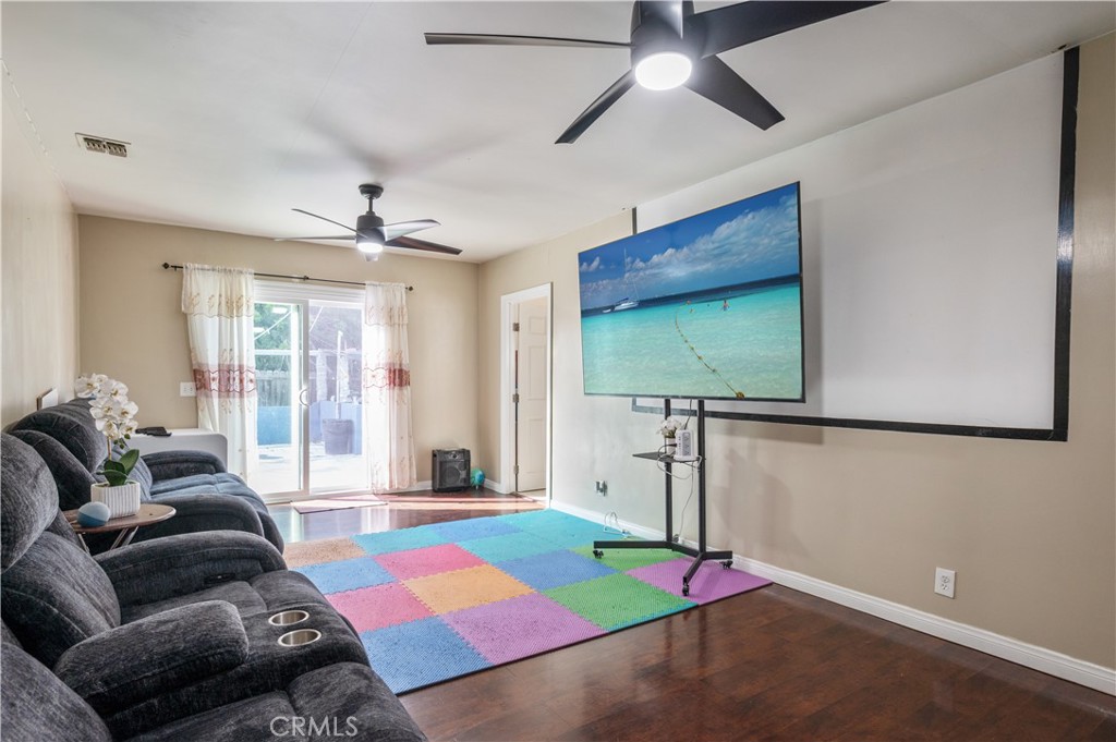 1037 South Tajauta Avenue Compton, CA 90220 - Photo 18 of 35 Bedroom 3