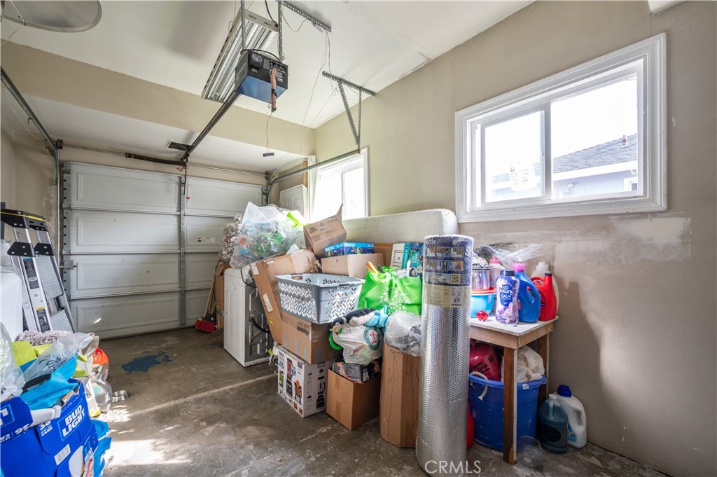 1037 South Tajauta Avenue Compton, CA 90220 - Photo 26 of 35 Garage