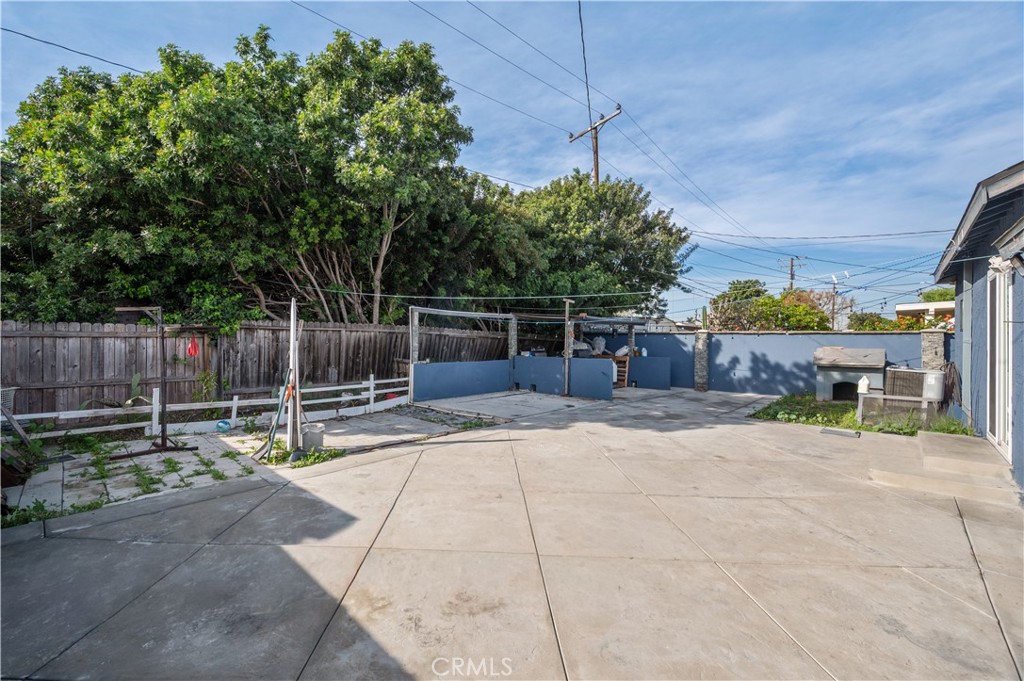 1037 South Tajauta Avenue Compton, CA 90220 - Photo 28 of 35 Backyard