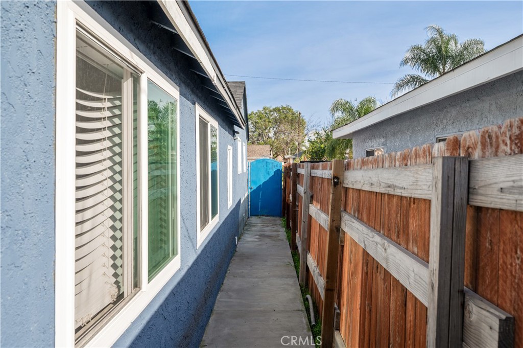 1037 South Tajauta Avenue Compton, CA 90220 - Photo 30 of 35 Side