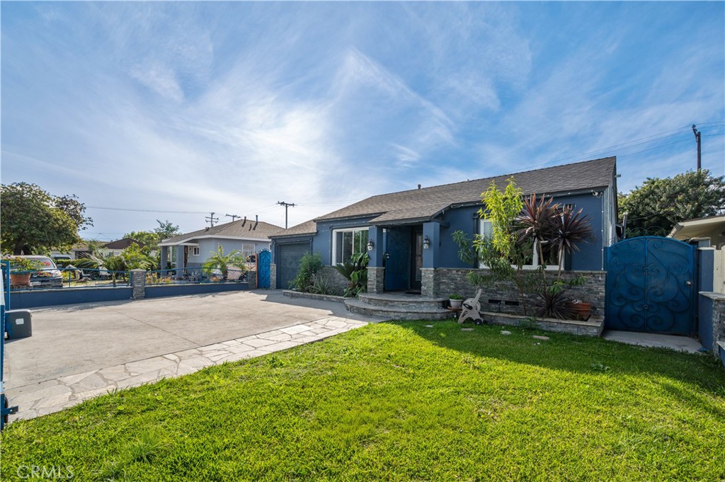 1037 South Tajauta Avenue Compton, CA 90220 - Photo 4 of 35 Front Yard