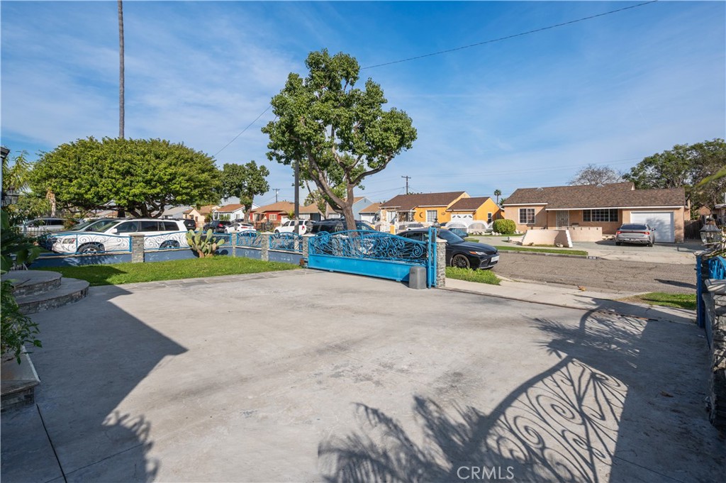 1037 South Tajauta Avenue Compton, CA 90220 - Photo 5 of 35 Front Yard