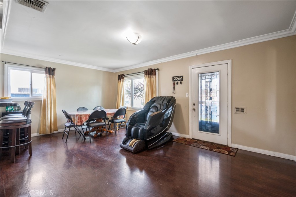 1037 South Tajauta Avenue Compton, CA 90220 - Photo 7 of 35 Entry, Living Area