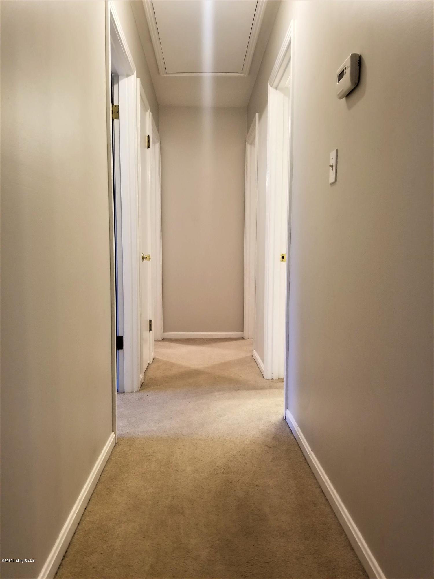3615 Cutler Road Louisville, KY 40219 - Photo 13 of 30 Hallway