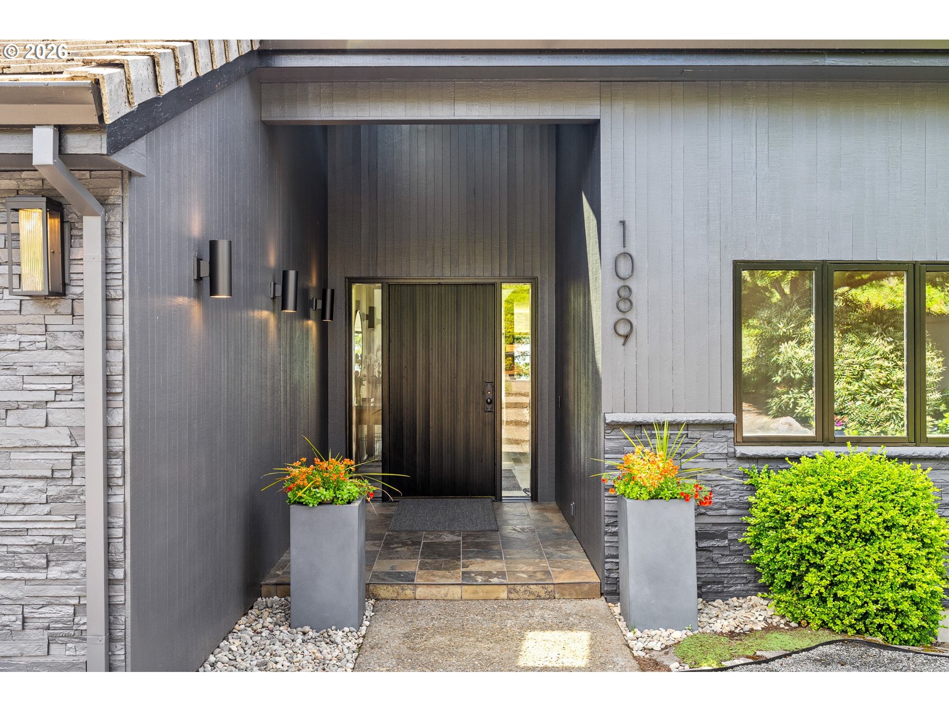 1089 Southwest Summit View Drive Portland, OR 97225 - Photo 5 of 44
