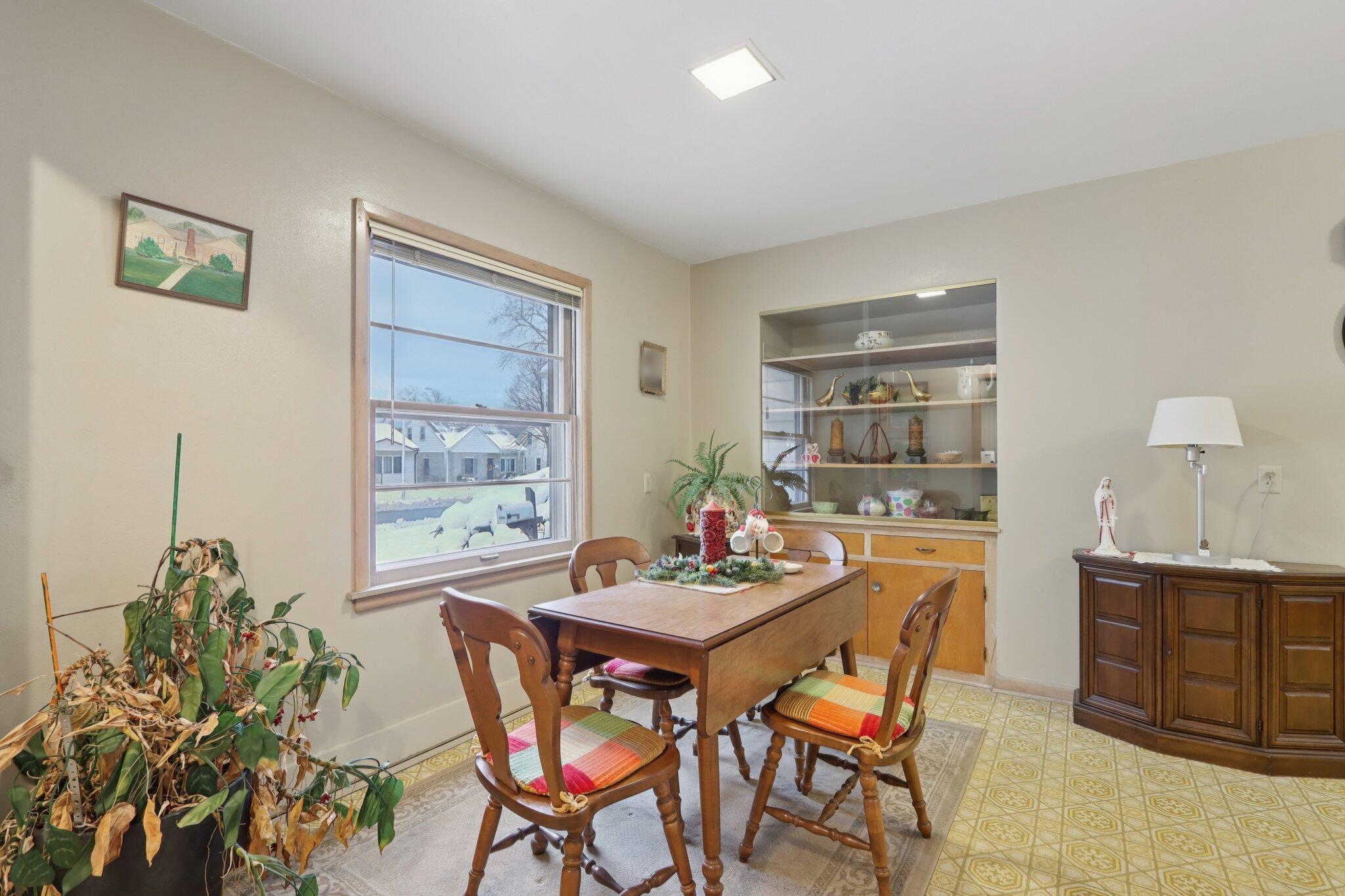 5341 North 49th Street, Unit 5343 Milwaukee, WI 53218 - Photo 13 of 50 16-web-or-mls-N 49th St 5343-S1112-016