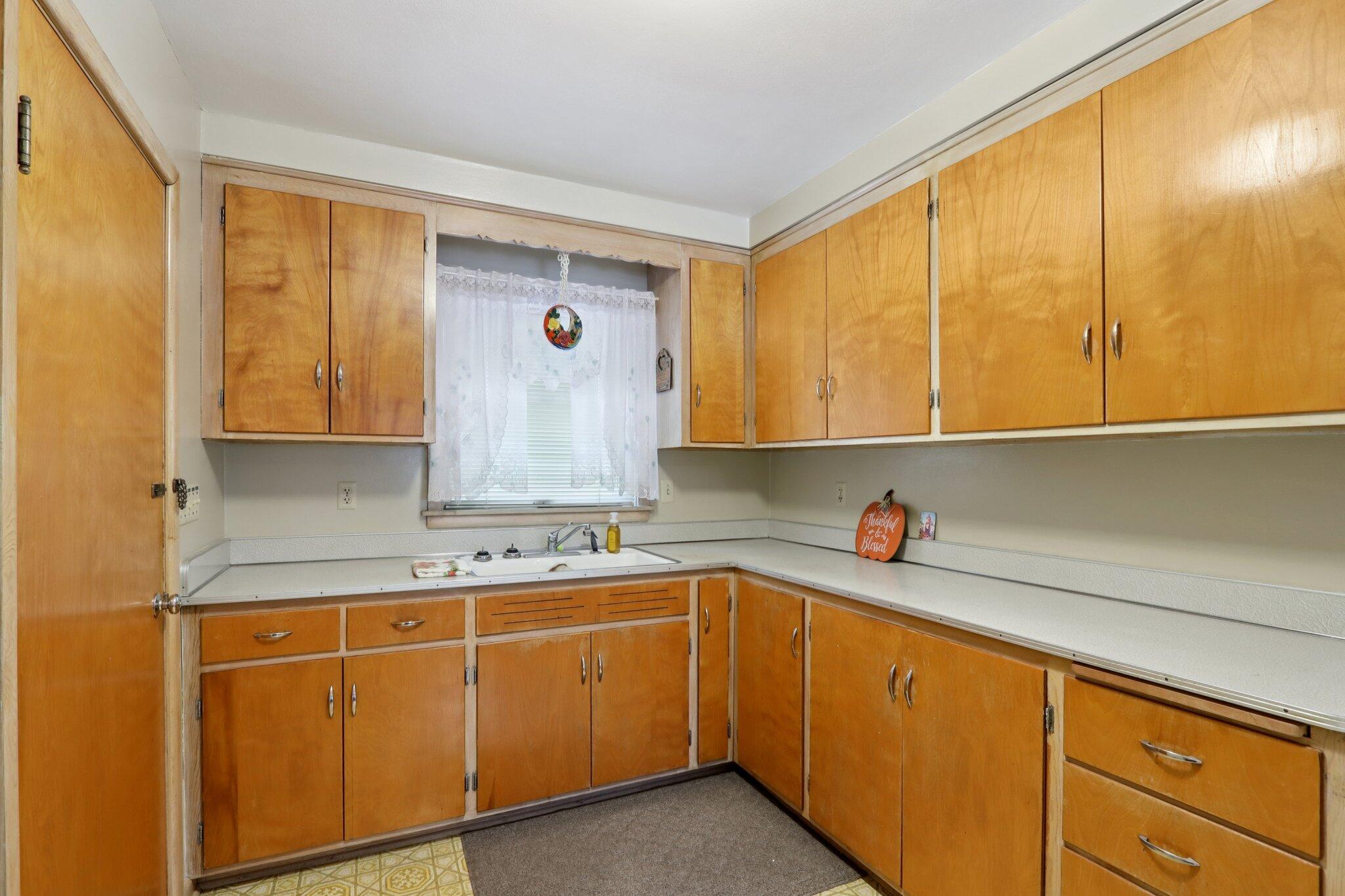 5341 North 49th Street, Unit 5343 Milwaukee, WI 53218 - Photo 19 of 50 22-web-or-mls-N 49th St 5343-S1112-022